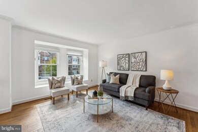 8038 Merry Oaks Ct, Vienna, VA 22182 - photo 2