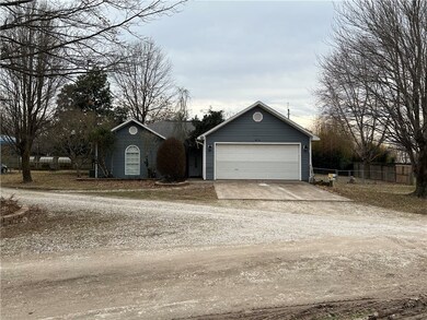 815 Costales Ln, Bethel Heights, AR 72764 - photo 2