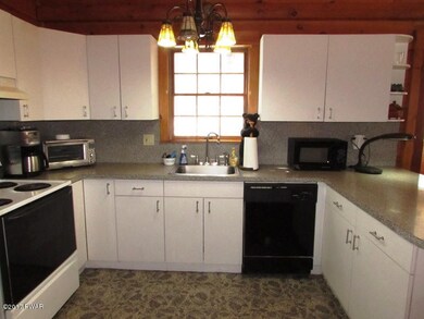 307 Surrey Dr, Hawley, PA 18428 - photo 5