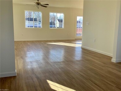 3506 Marksbury Dr, Greensboro, NC 27405 - photo 5