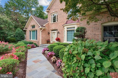 1138 Round Pebble Ln, Reston, VA 20194 - photo 6