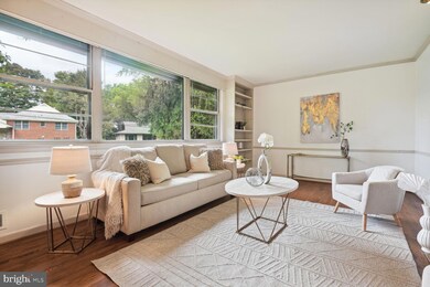 3204 Woodhollow Dr, Chevy Chase, MD 20815 - photo 5