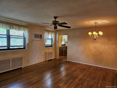 17-24 201st St unit 2-120, Whitestone, NY 11357 - photo 5