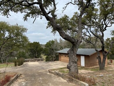 128 Ridgewood Dr unit 15, Fredericksburg, TX 78624 - photo 4