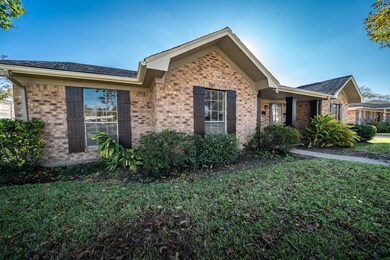 130 E Thornton Rd, Houston, TX 77022 - photo 2