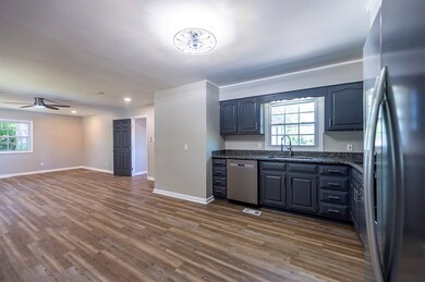 1122 Stuart Ave, Albany, GA 31707 - photo 4