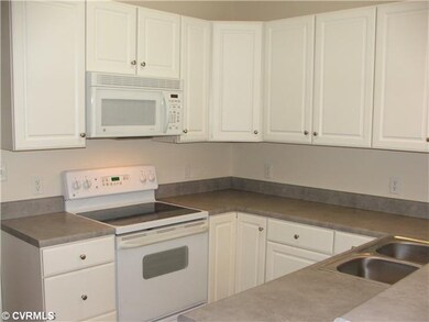 Kitchen - ...and a generous amount of counter spac