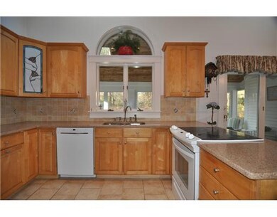 81 Tefft St, Saunderstown, RI 02874 - photo 3