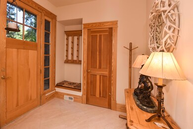 Middle level formal entry area