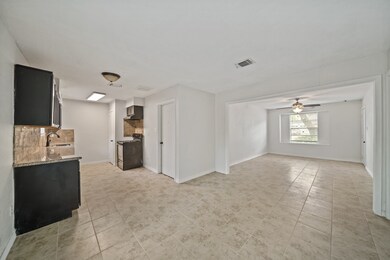 16922 Forest Bend Ave, Friendswood, TX 77546 - photo 3
