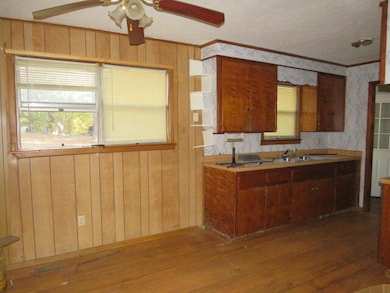 1166 Jeter St, Edgefield, SC 29824 - photo 3