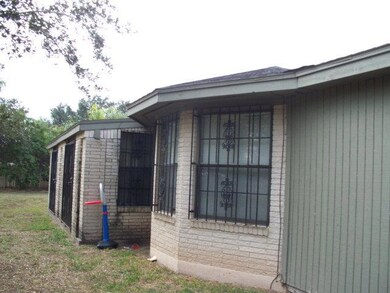 814 Ray St, Donna, TX 78537 - photo 2