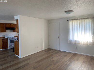 215 S 2nd St, Carlton, OR 97111 - photo 6