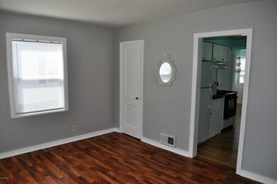Livingroom to kitchen