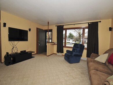 225 Lincoln St, Brooklyn, WI 53521 - photo 4