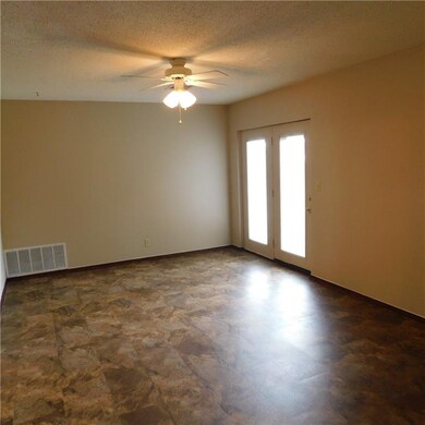 301 N Eastern Ave, Shawnee, OK 74801 - photo 2