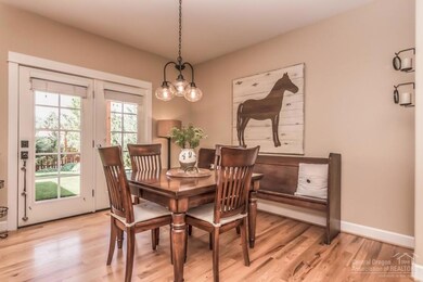 1572 NW Hemlock Ave, Redmond, OR 97756 - photo 5