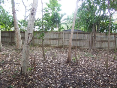 Natural fenced back yard 461 Barracuda R
