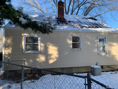 3299 W Ridgeway Ave, Flint, MI 48504 - photo 2