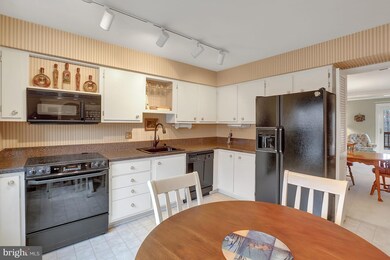 8 Tullycross Ct, Lutherville Timonium, MD 21093 - photo 4