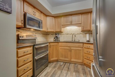 4021 SW 43rd St, Topeka, KS 66610 - photo 7