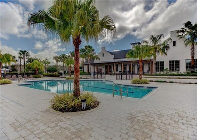 15925 Persimmon Grove Dr, Lithia, FL 33547 - photo 2