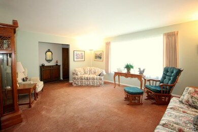 6195 Fairway Ln, Allentown, PA 18106 - photo 2