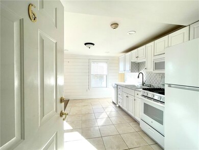 14 Dresser St unit 6, Newport, RI 02840 - photo 6