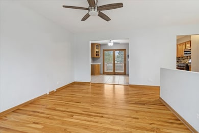 26W028 Prairie Ave, Wheaton, IL 60187 - photo 5