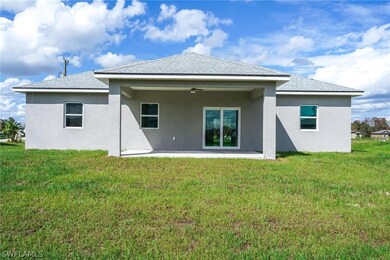 244 Blackstone Dr, Fort Myers, FL 33913 - photo 4