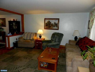 216 E Greenwood Ave, Lansdowne, PA 19050 - photo 3