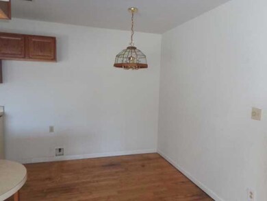 1593 Wert Faulkner Highway dining area