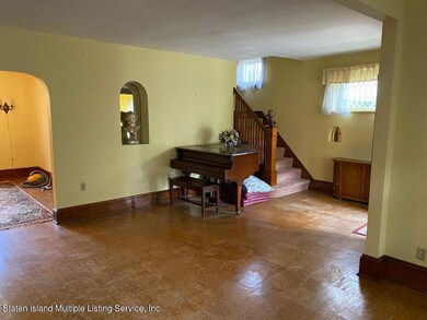 121 Bache Ave, Staten Island, NY 10306 - photo 5
