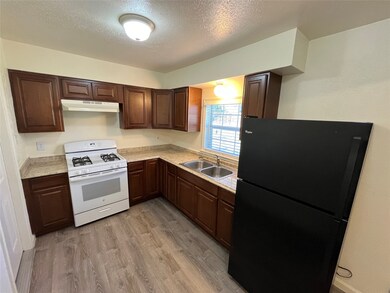 10135 Kittyhawk Ln, Dallas, TX 75217 - photo 4