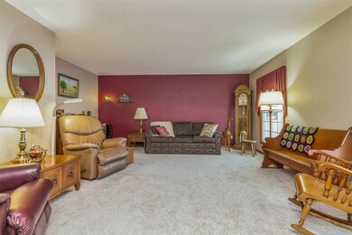 1427 Elmridge Dr, Cedar Falls, IA 50613 - photo 3