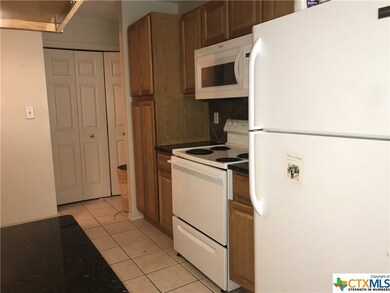 109 Crest Dr unit 111, San Marcos, TX 78666 - photo 5