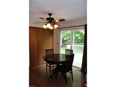 Eat-in Kitchen