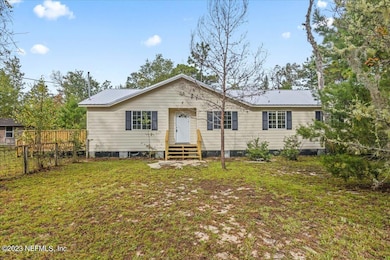 323 Palm St, Interlachen, FL