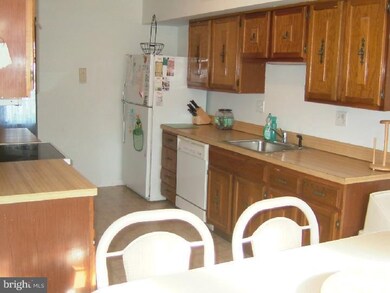 1418 Briarwood Dr, Williamstown, NJ 08094 - photo 4