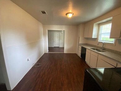 212 Allen St, Weatherford, TX 76086 - photo 4