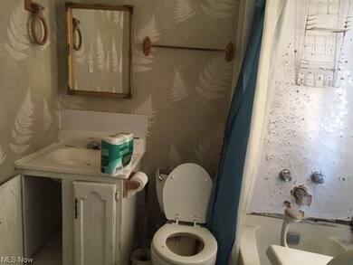 1353 Crescent Rd SW, Canton, OH 44710 - photo 7