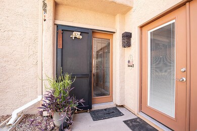 306 E Larkspur-5