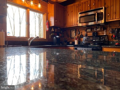 190 Log Cabin Ln, Berkeley Springs, WV 25411 - photo 6