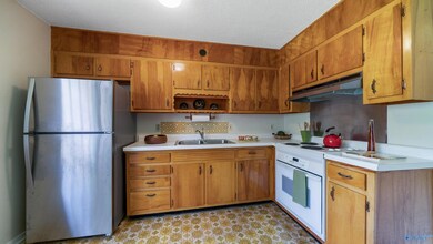 3911 Telstar Cir SW, Huntsville, AL 35805 - photo 3