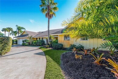 Circular Driveway entry from Centerboard Lane