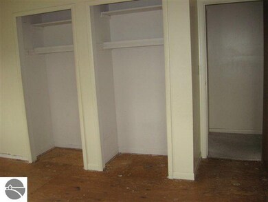 409 Oceana St, Oscoda, MI 48750 - photo 5