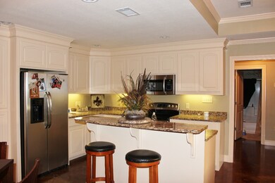 Kitchen w/ granite