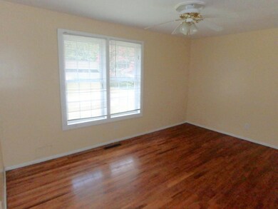 405 Maple St, Jacksonville, NC 28540 - photo 2