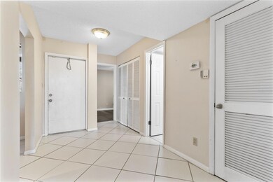 2073 Skimmer Ct W unit 211, Clearwater, FL 33762 - photo 6