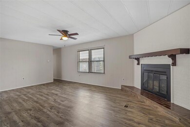 912 Fawn Dr, Granbury, TX 76049 - photo 7